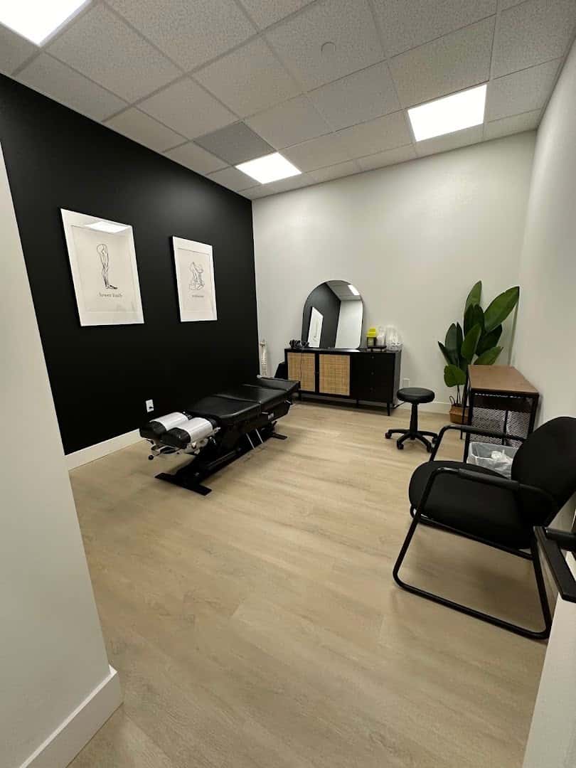 The St.Thomas MVMT Clinic — Chiropractors & Therapy photo 1 of 5