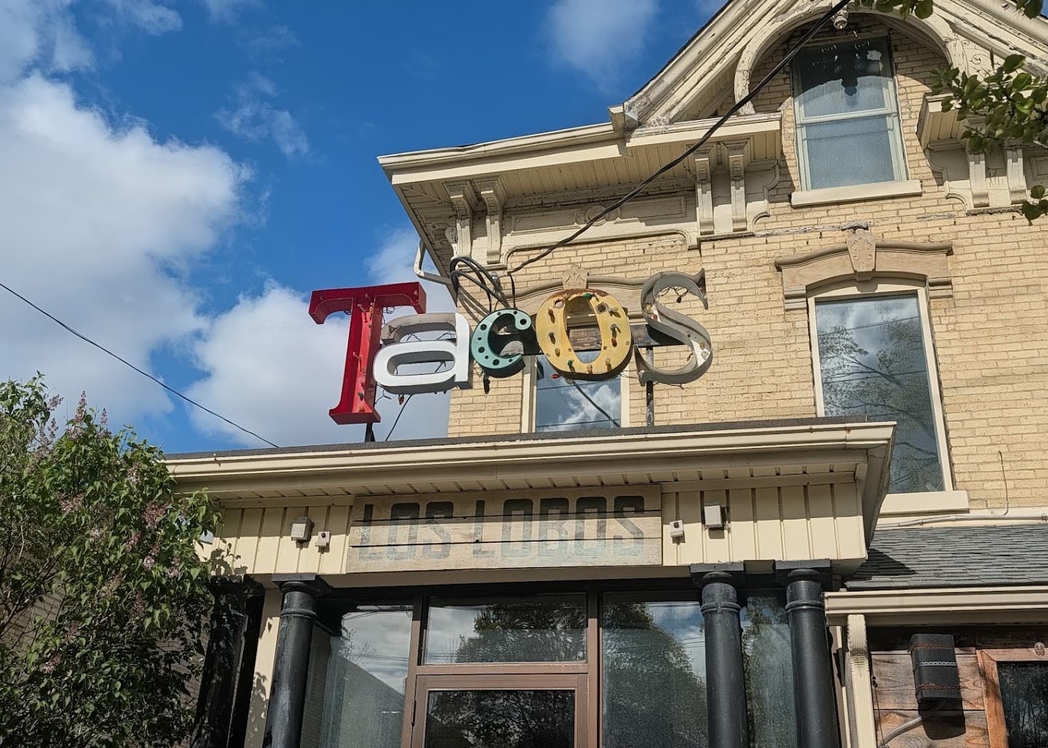 Los Lobos — Restaurants photo 1 of 5