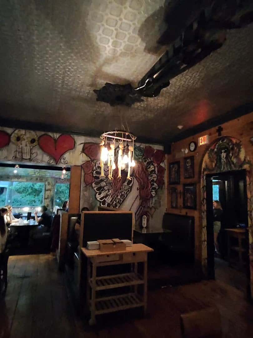 Los Lobos — Restaurants photo 2 of 5