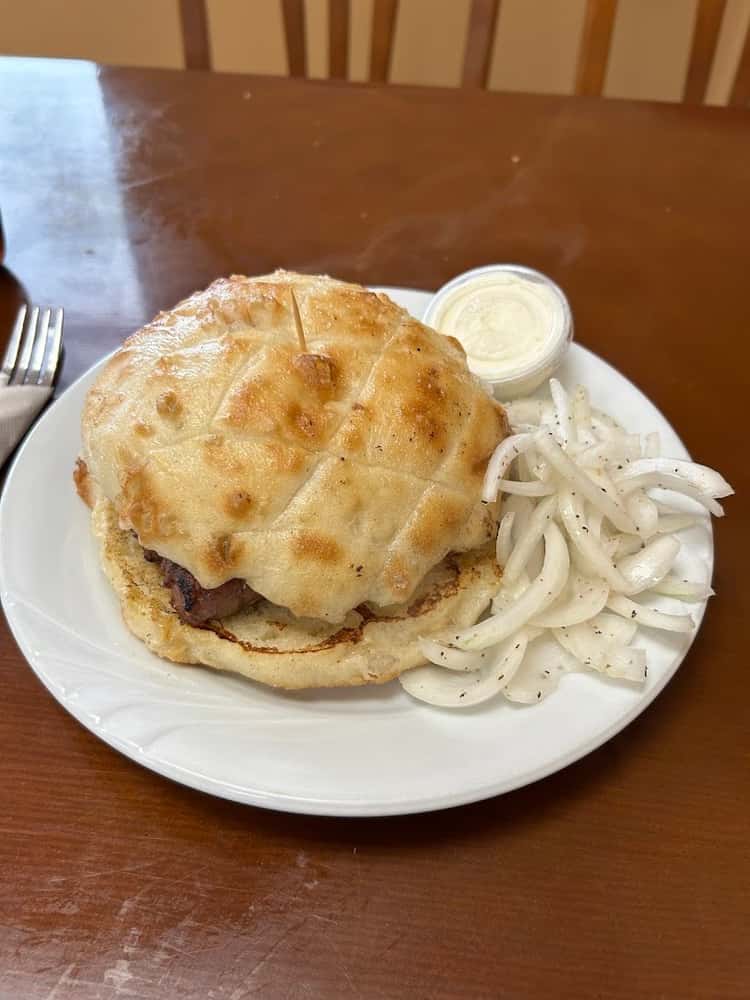 Gigolaj's Bakery & Grill