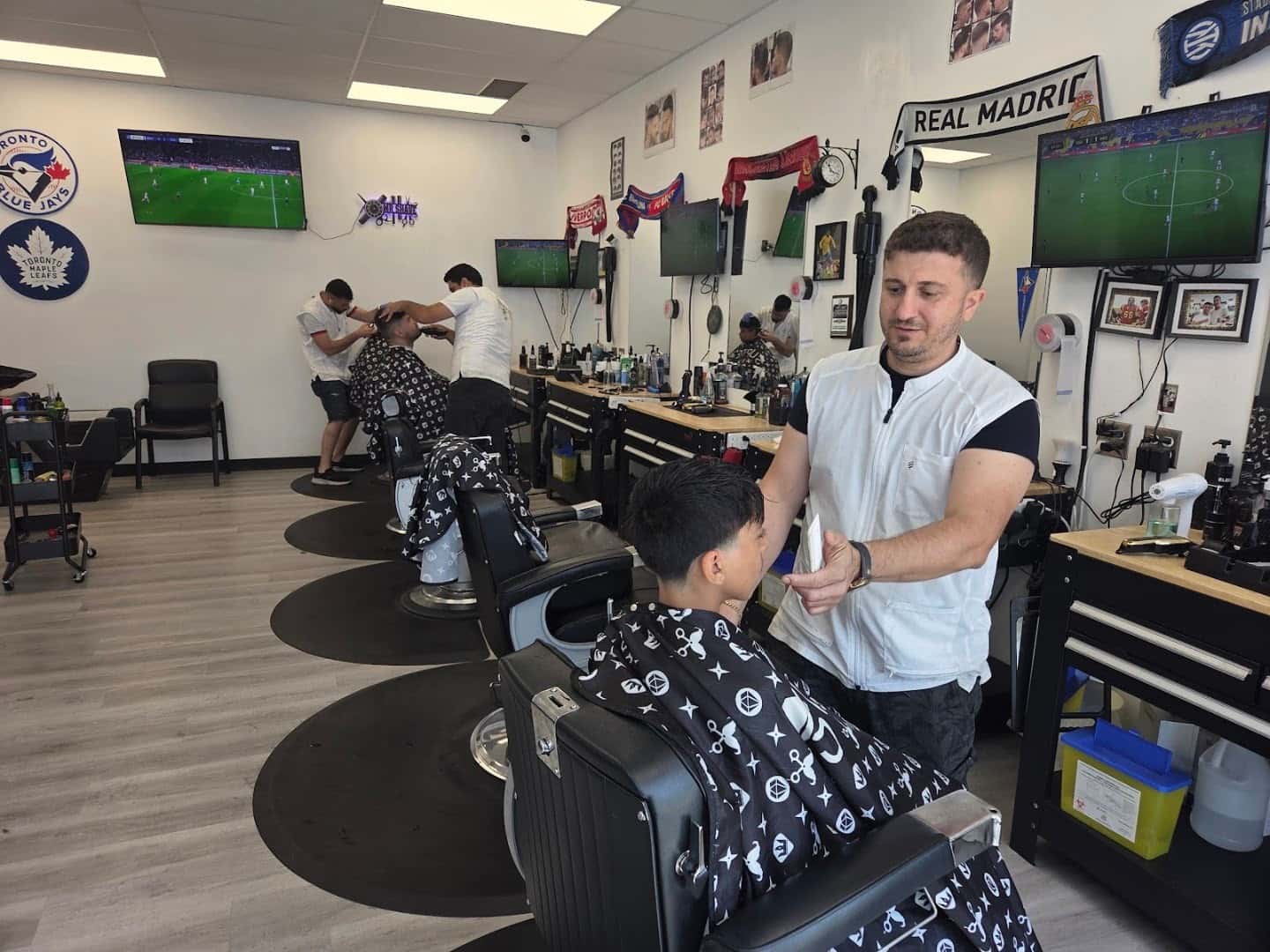 MR. SHAVE BARBERSHOP — Hair Salons & Barbers photo 1 of 5