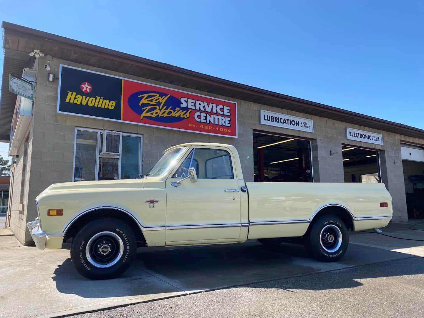 Roy Robbins Service Centre-Chelsea Auto Sales — Auto Services photo 3 of 5