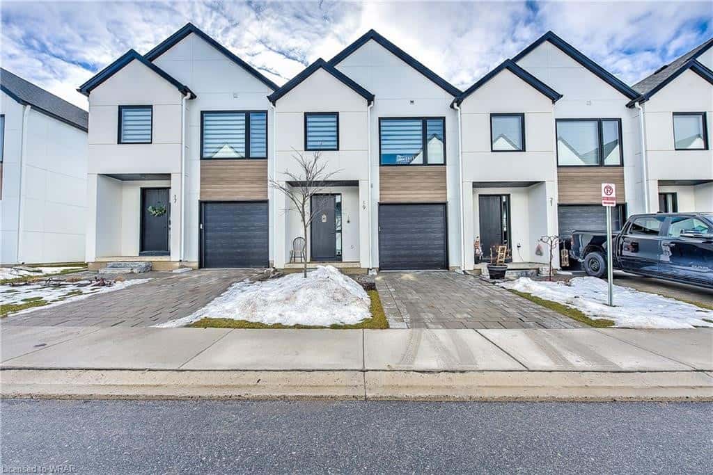 Kristen Clowry - London Ontario Realtor - Real Broker Ontario Ltd. — Real Estate Agents photo 1 of 4