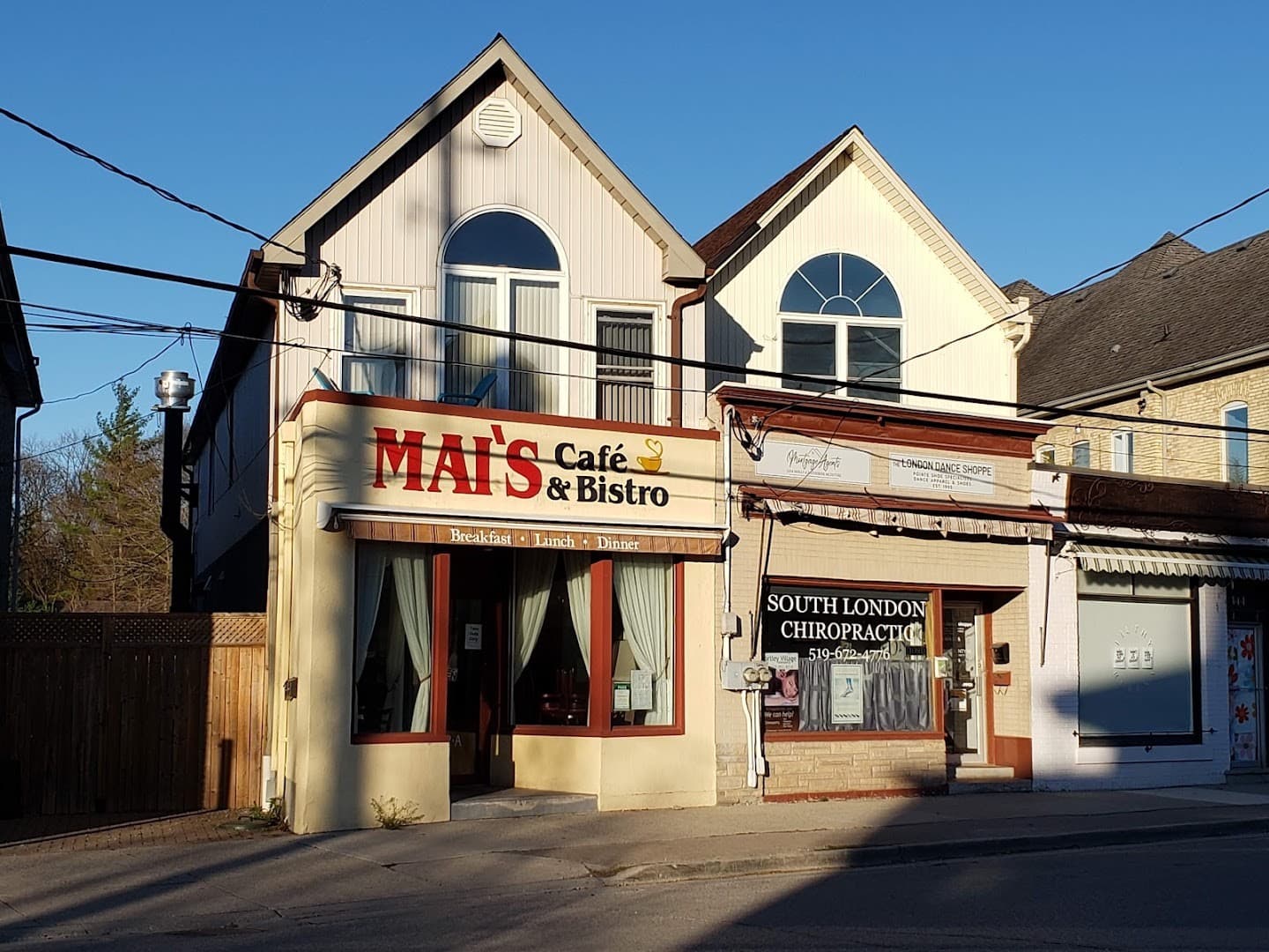 Mai's Café & Bistro — Restaurants photo 1 of 5