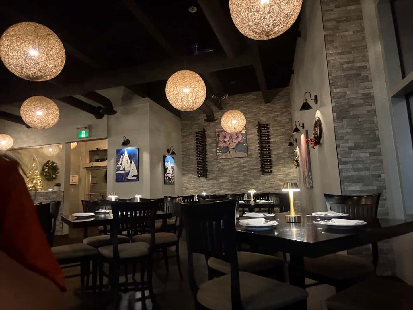 SEASONS Dining & Bar — Restaurants photo 1 of 5