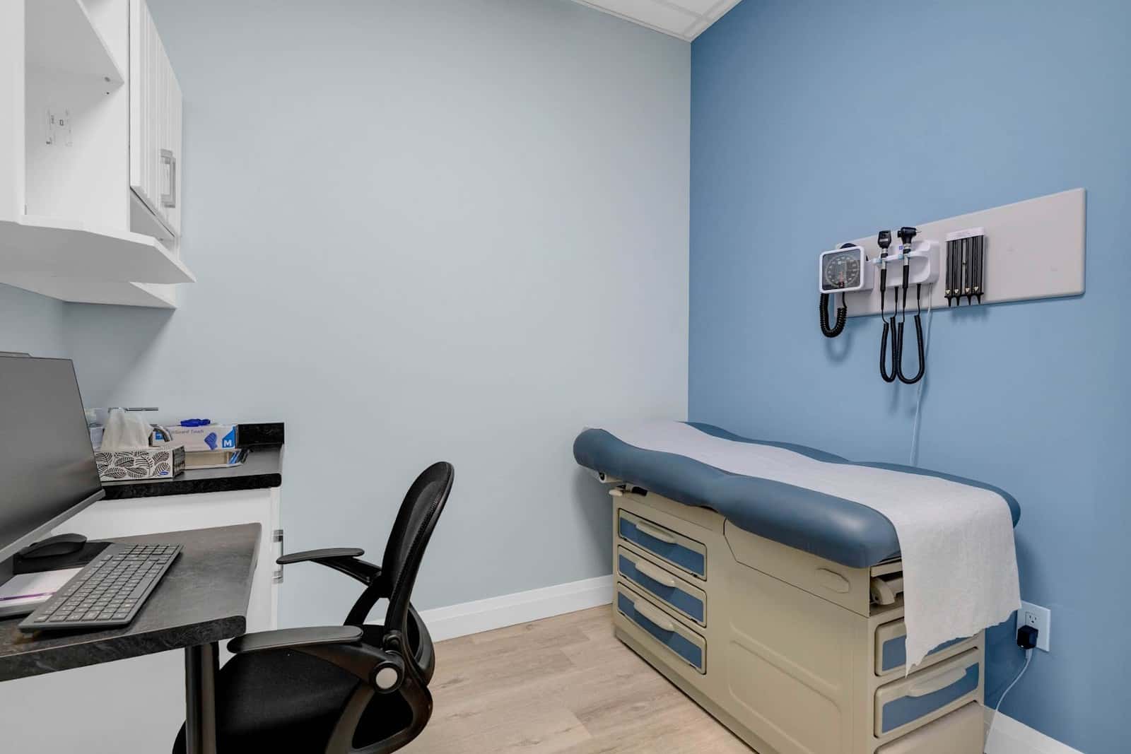 iCare Medical Walk-In Clinic London — Doctors & Medical photo 3 of 5